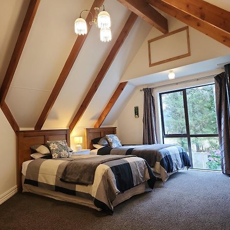 Westholm Lodge Harihari Ngoại thất bức ảnh