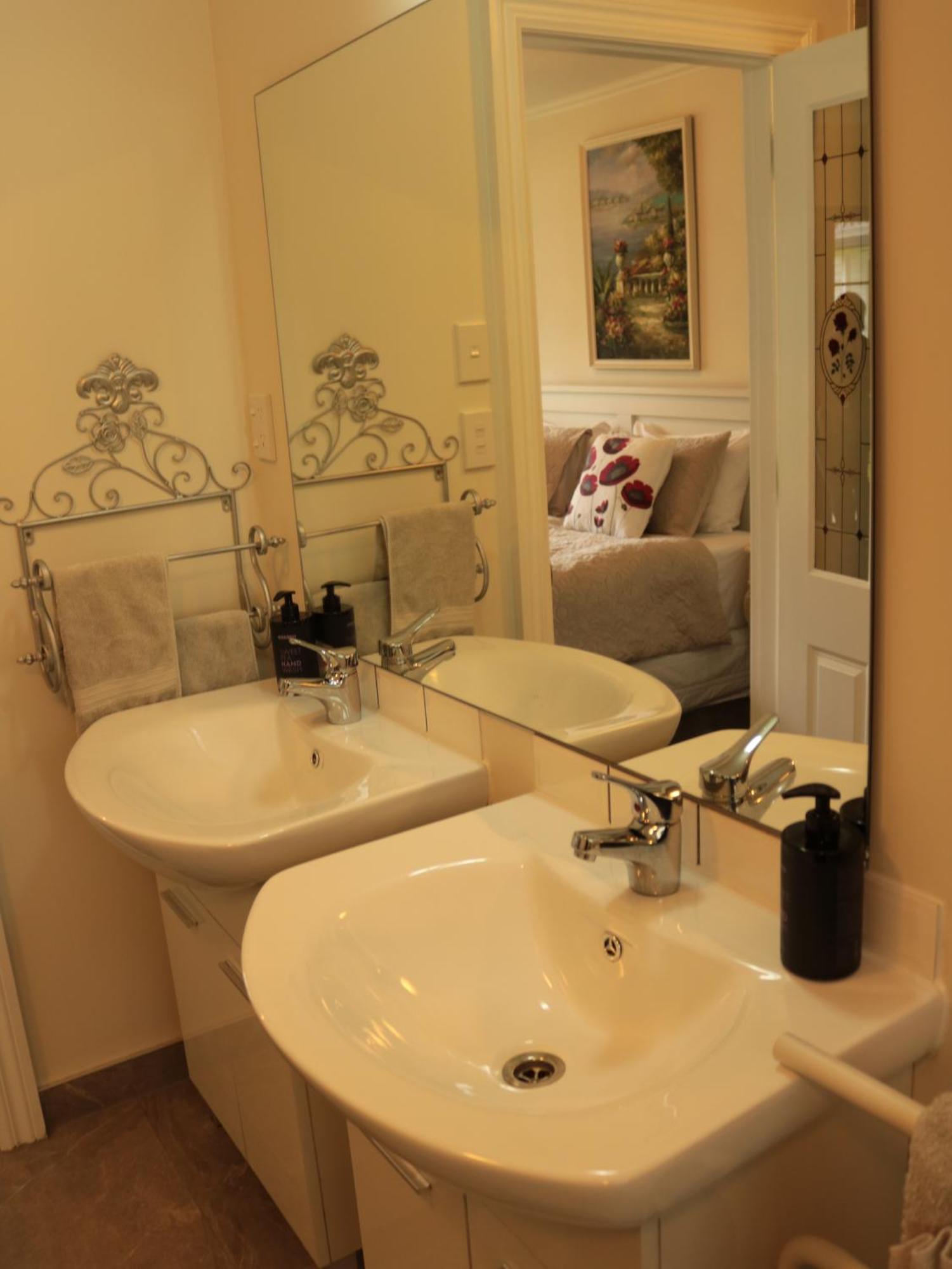 Westholm Lodge Harihari Ngoại thất bức ảnh
