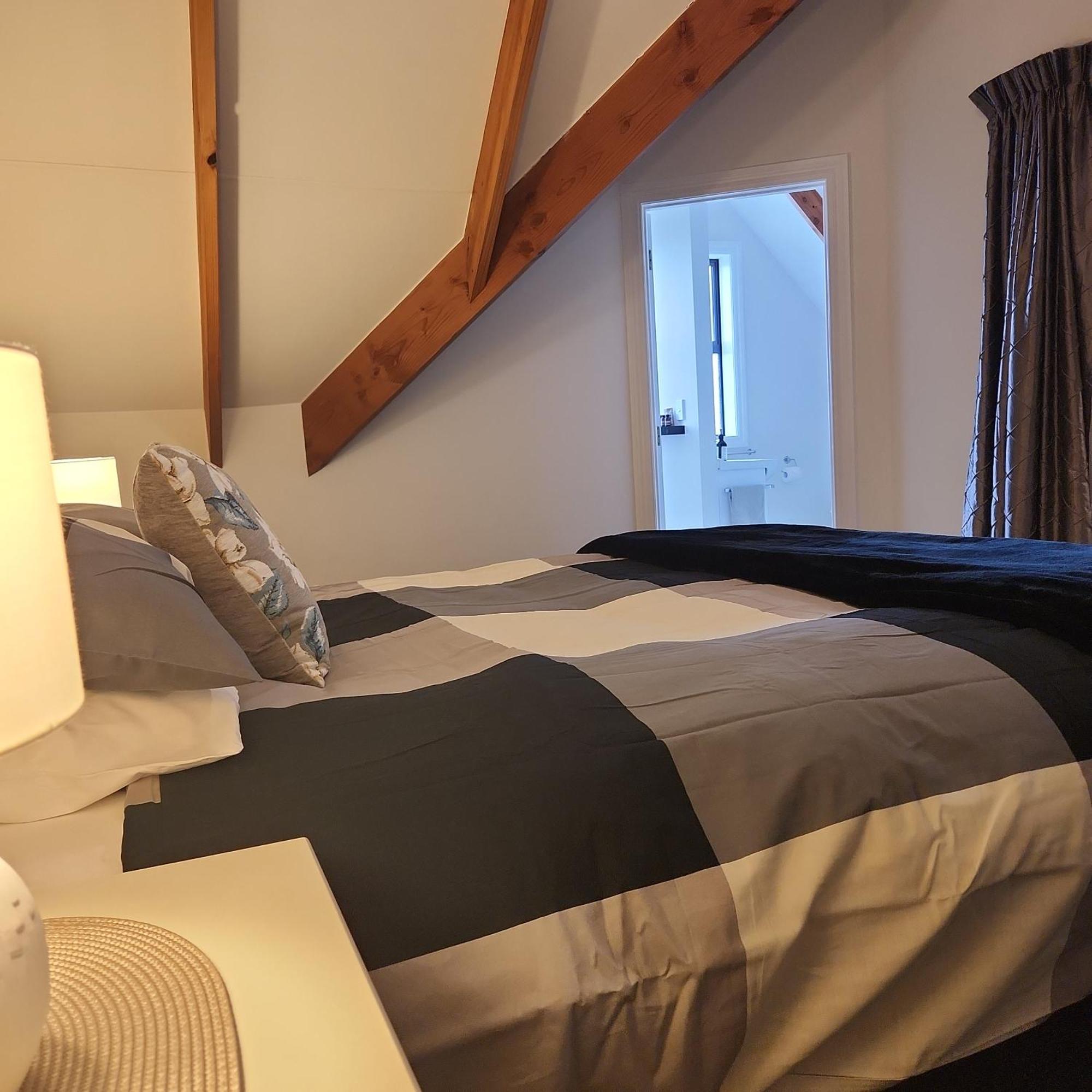 Westholm Lodge Harihari Ngoại thất bức ảnh